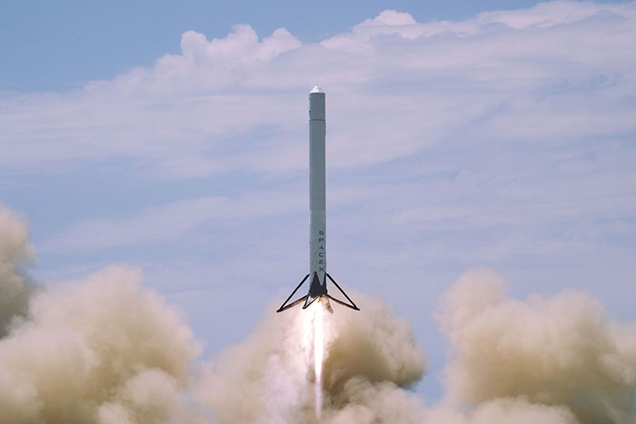 SpaceX с първо успешно приземяване 
